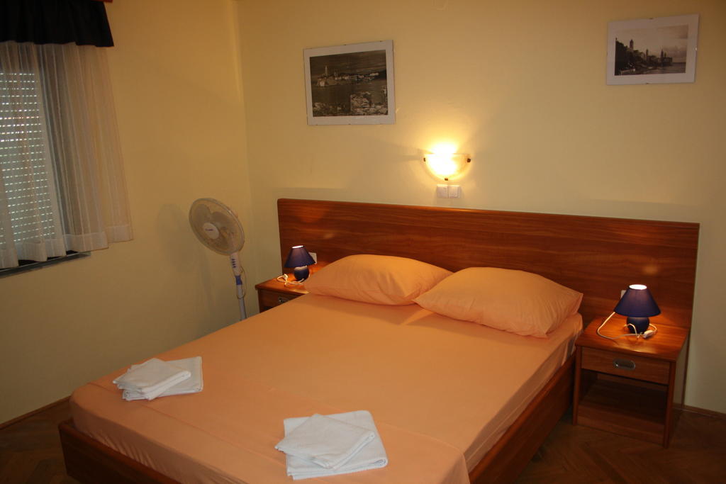 Apartments Villa Olga Rab Town Szoba fotó
